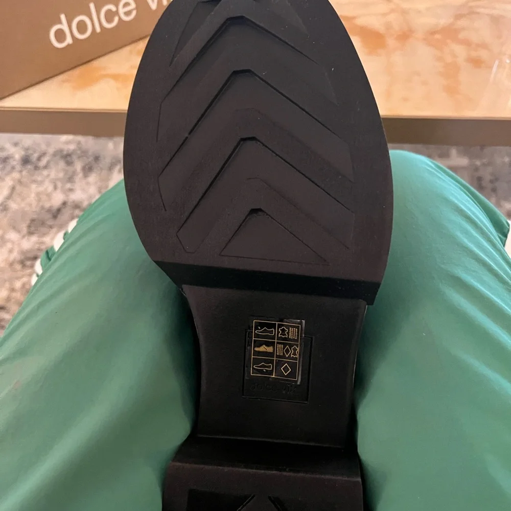 New w/ tags Dolce Vita Black Ankle Boots with Chunky Heel - Picture 2 of 7